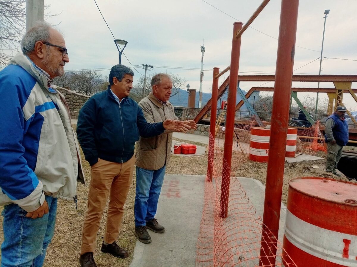 AVANZAN LAS OBRAS DEL NUEVO PUENTE EN VAQUEROS Y CIRCUNVALACIÓN