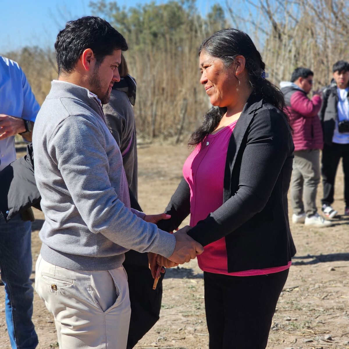 Hoy tuve el honor de acompañar la Apertura de Cosecha de Frutillas en Rosario de Lerma.Quiero agradecer de corazón la invitacion a todo el equipo de la Asociación de Frutilleros , y a Yesica Giron por permitirme compartir este momento junto a ustedes.