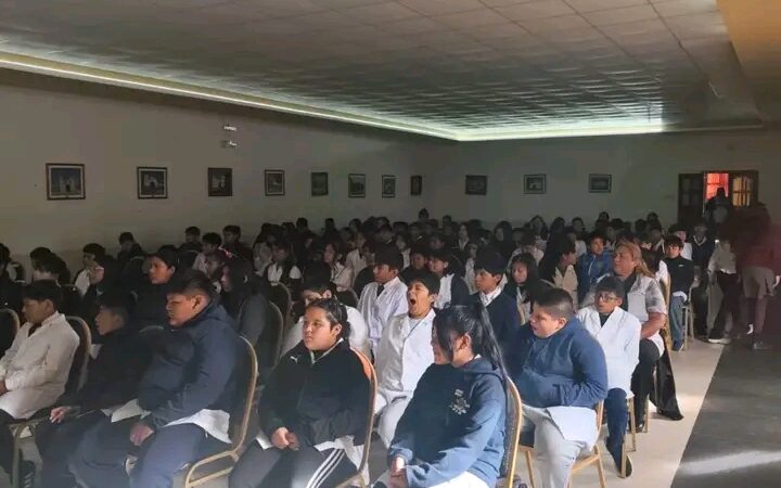Malvinas en primera persona: emotiva charla vivencial en la Casa de la Cultura