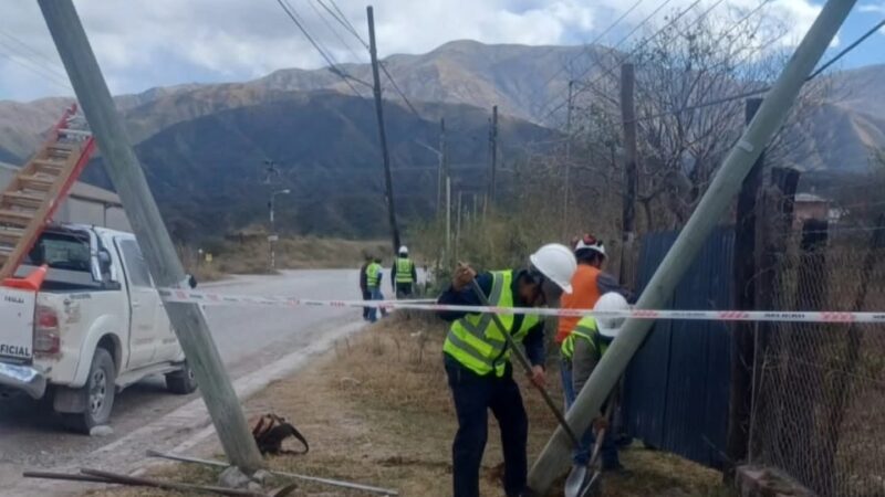 La Municipalidad de Campo Quijano continúa trabajando en los sectores afectados por el viento Zonda.
